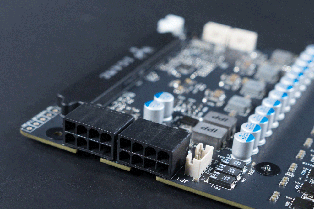 七彩虹1070ti vulcan x,外形酷炫,用料十足