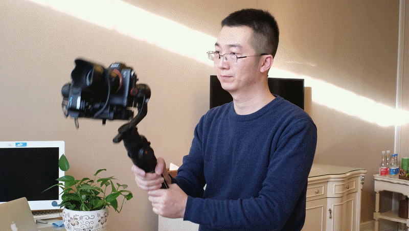 那好了,直接动图给大家说明,也顺便展示下moza air2加挂索尼a7m3,镜头