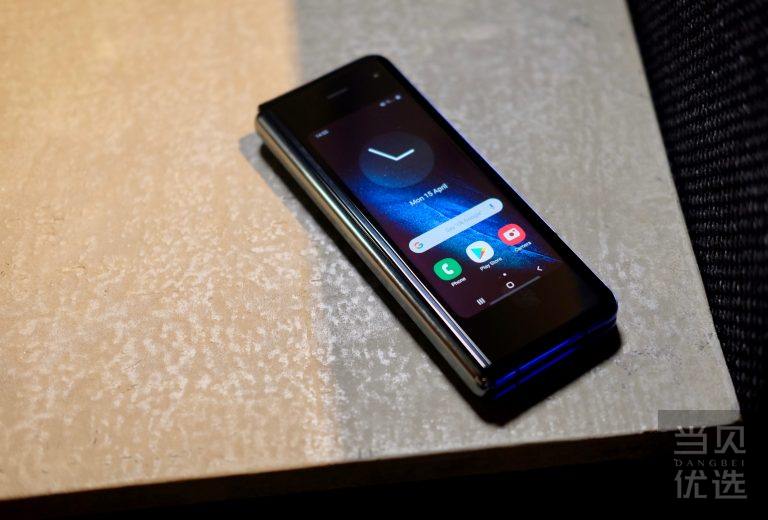 折叠屏手机——三星galaxy fold