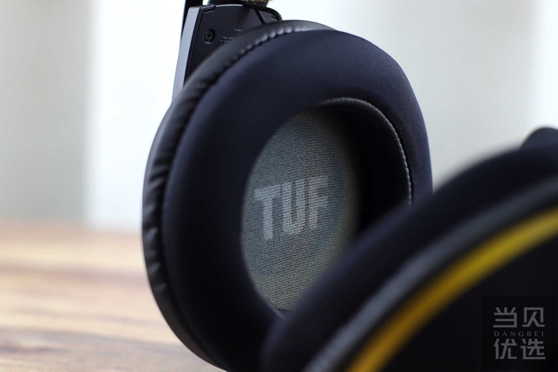 华硕tuf gaming h7 core电竞耳机:佩戴舒适 听声辨位不再是梦