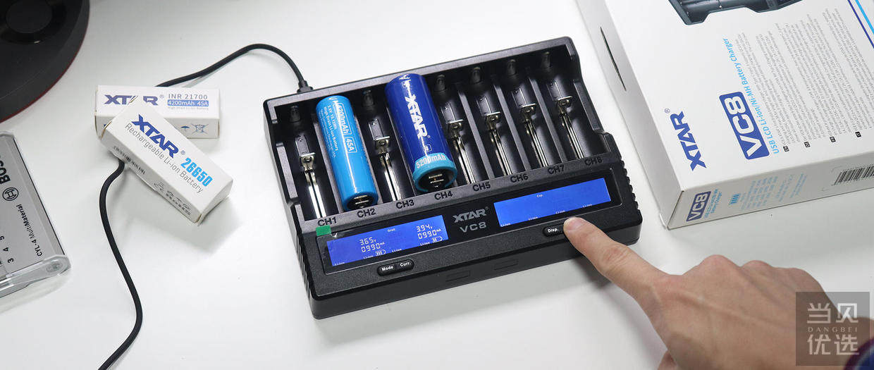 数码智能发烧友的移动充电站 Xtar 8位带屏锂电池充电器vc8 好文 当贝优选