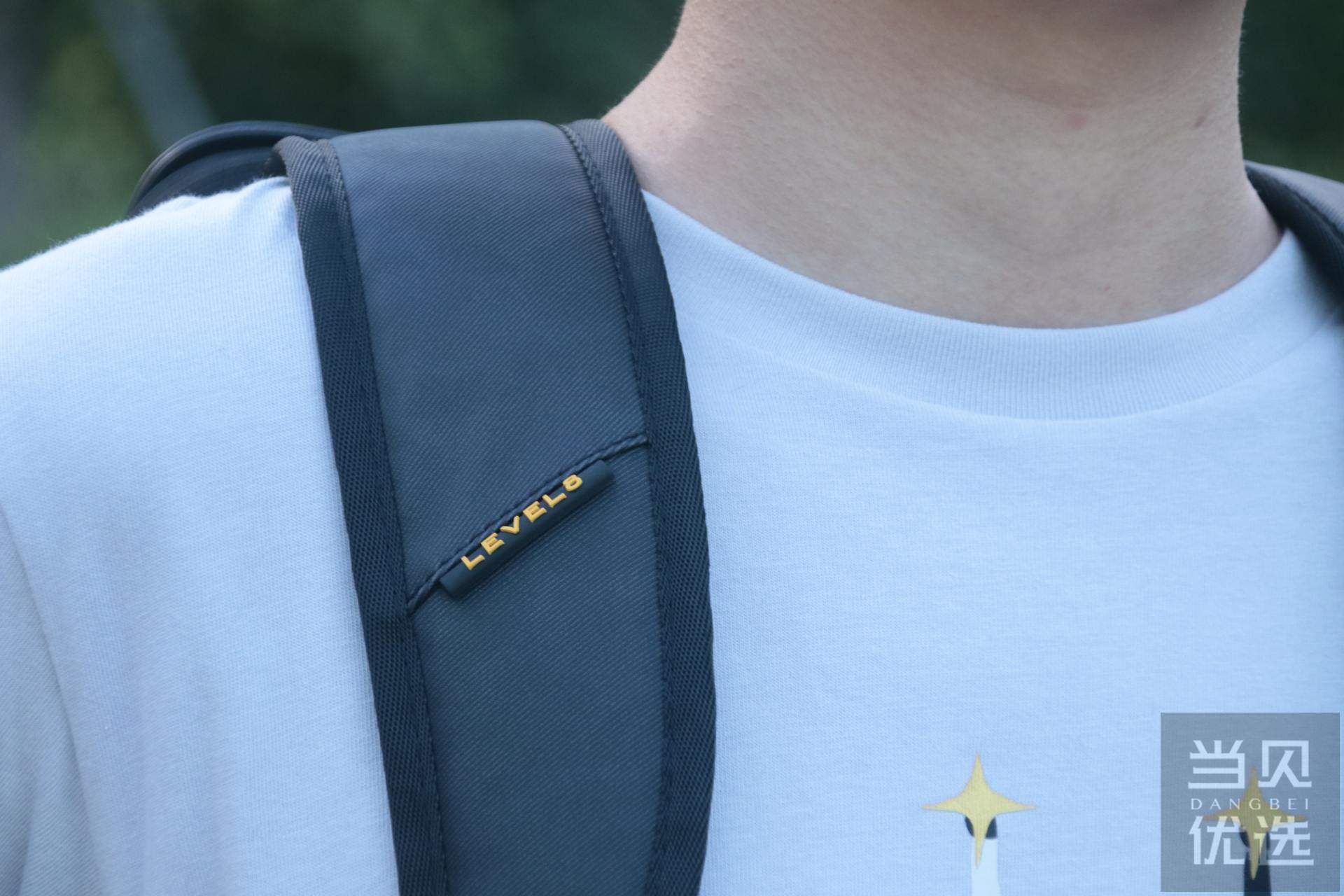 这么大的包，装满后居然很轻松，地平线8号零感背包实测