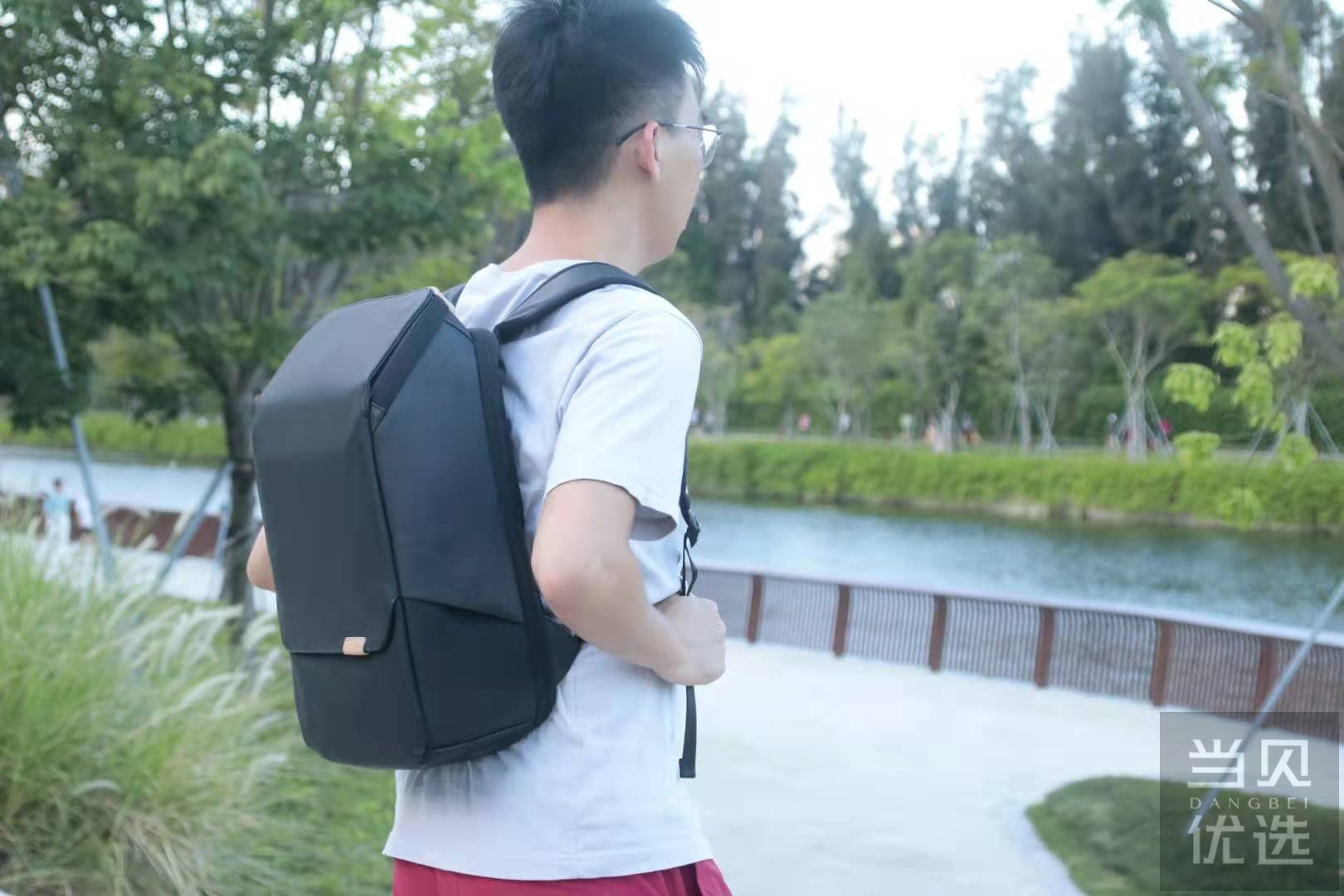 这么大的包，装满后居然很轻松，地平线8号零感背包实测